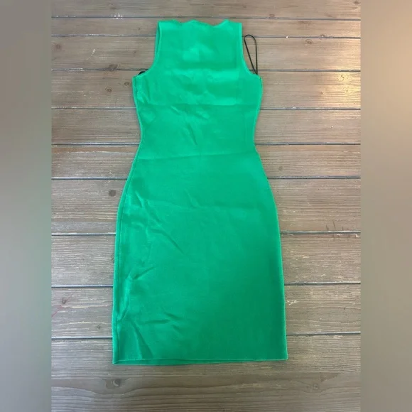 Elegant Green Sleeveless Dress - Picture 2 of 2